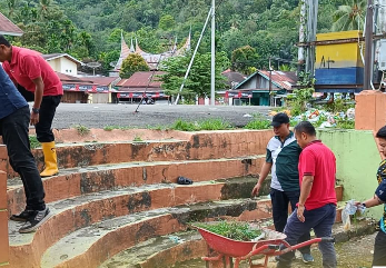 Gotong royong massal Kecamatan IV Nagari Bayang Utara dukung penilaian Adipura 2026 di Pesisir Selatan