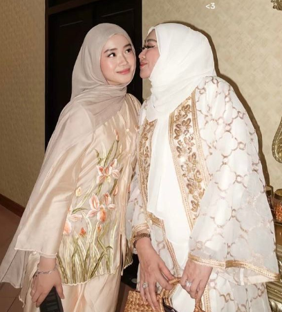 Semesta Berdendank TIM menampilkan Euis di panggung Taman Ismail Marzuki Jakarta