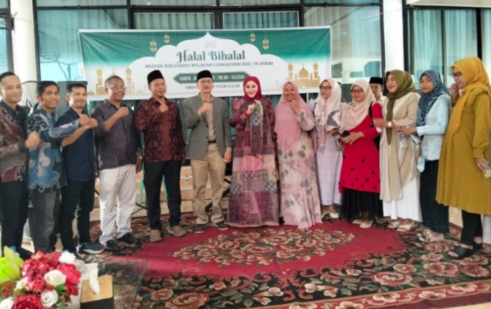 Bupati Pessel Hendrajoni mengukuhkan tim formatur IKWAL Kecamatan IV Jurai sebelum menetapkan ketua terpilih