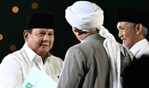 Presiden Prabowo Subianto menerima dokumen kesepakatan Ijtima Ulama Indonesia