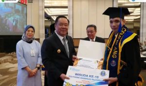 Hadir di Wisuda XVIII Politeknik Akamigas