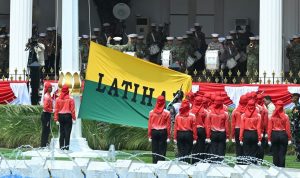 Persiapan pelaksanaan upacara HUT RI ke-81 di halaman Istana Medeka, Jakarta