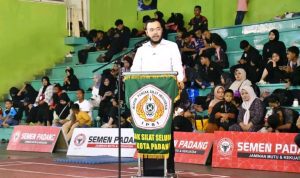 Wali Kota Padang Resmi Tutup