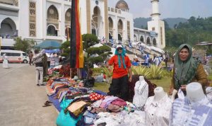 Ribuan Jemaah BKMT Padati Padang Panjang, Pedagang