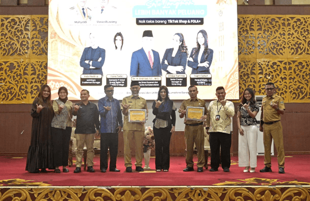 Mahyeldi Ansharullah menghadiri pelatihan pemasaran digital bagi UMKM Sumatera Barat di UIN Imam Bonjol Padang.